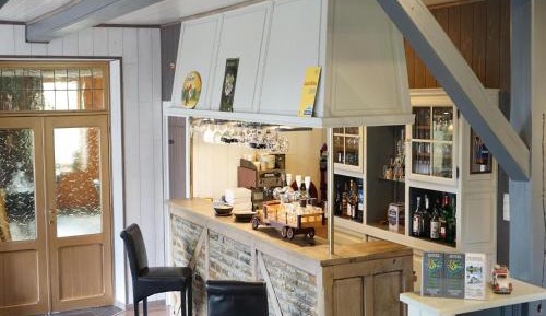 Thirteen-Bedroom Holiday home