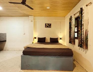 Deluxe Room (2 Adults + 1 Child)