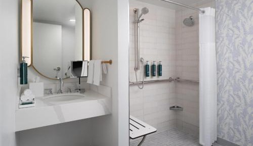King Room with Roll-In Shower and River View - Disability Access