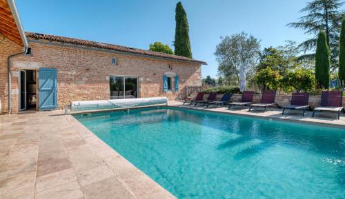 Villa with Garden View
