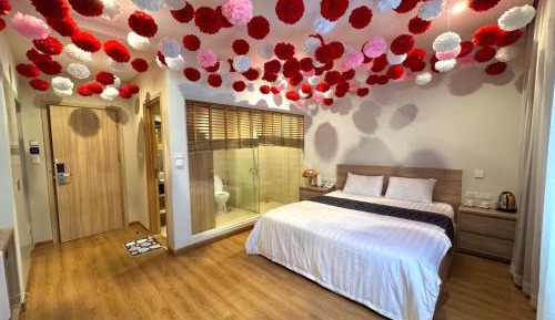 Deluxe Double Room with Side Sea View