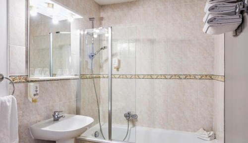 One-Bedroom Apartment with Balcony (4 Adults)