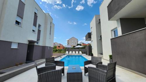 Deluxe One-Bedroom Apartment with Garden View