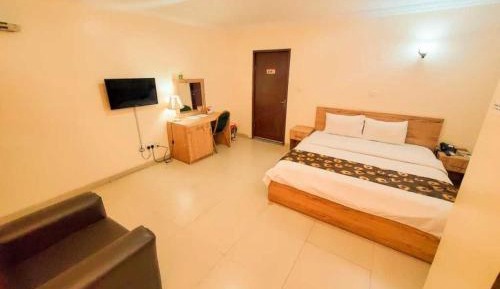 Deluxe Double Room (2 Adults + 1 Child)