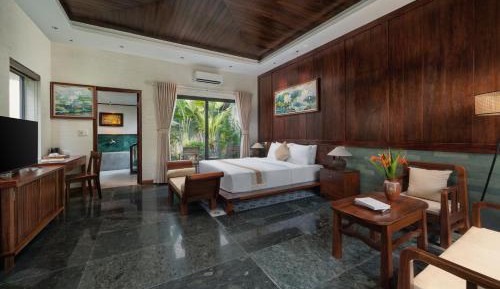 Junior Suite with Pool View