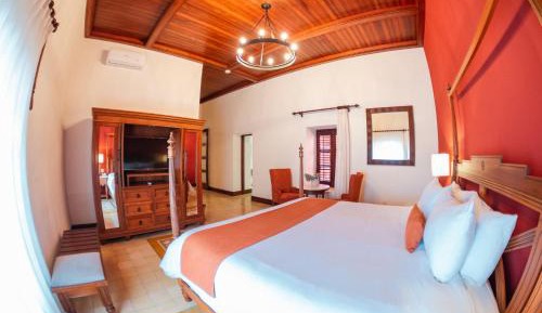 Deluxe Suite with Spa Bath