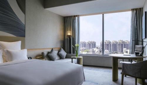 Deluxe King Room with City View - High Floor
