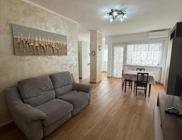 One-Bedroom Apartment with Park View