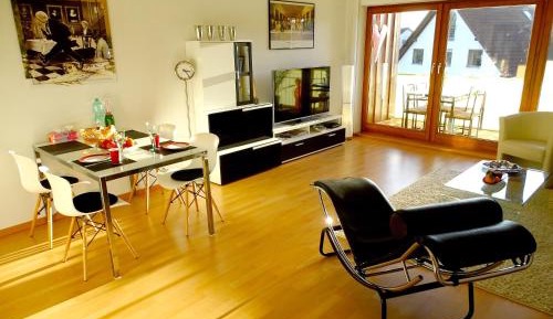 Apartment with Lake View