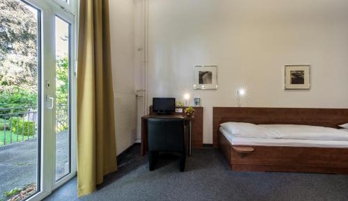 Single Room with Park View