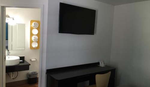Queen Room with Two Queen Beds - Disability Access - Non-Smoking