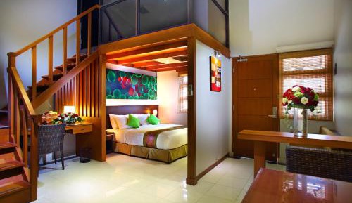 One-Bedroom Executive Suite with Business Facilities