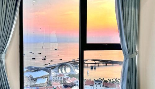 One-Bedroom Apartment with Balcony and Sea View