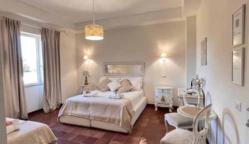 Deluxe Room (2 Adults + 1 Child)