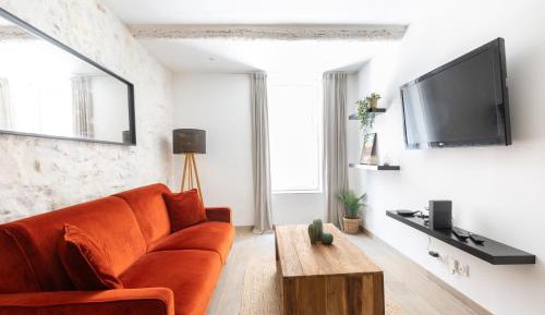 One-Bedroom Deluxe Apartment