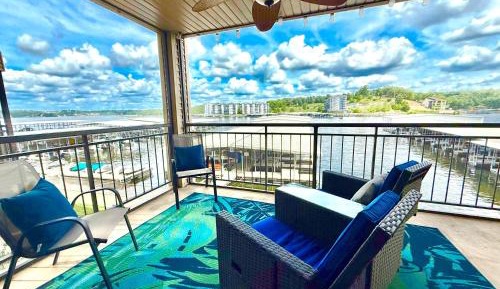 Apartment with Lake View