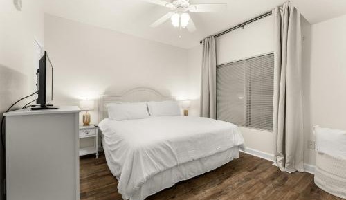Deluxe One-Bedroom Apartment with Ocean View