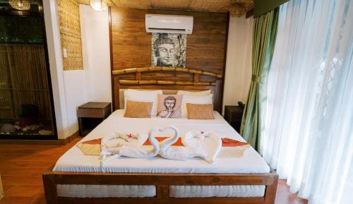 Standard Twin Room with Mountain View