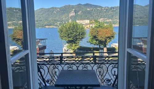 Apartment with Lake View