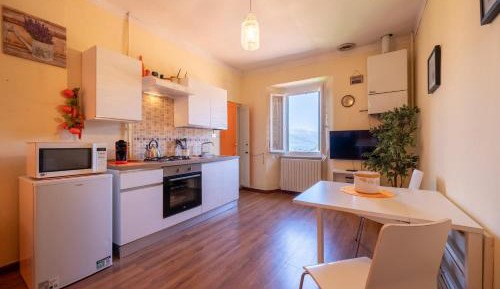 One-Bedroom Apartment with Lake View
