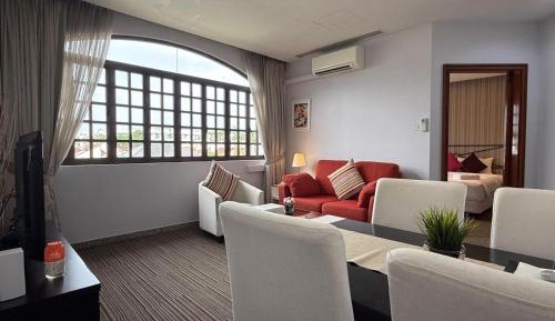 Deluxe One-Bedroom Apartment
