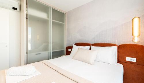 Four-bedroom Apartment with Small plunge pool