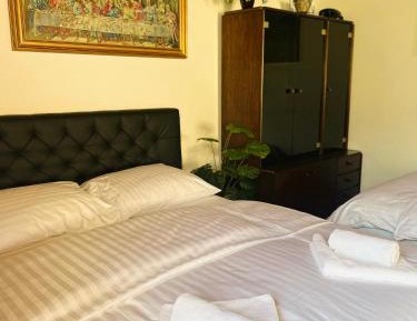 One-Bedroom Apartment with Balcony