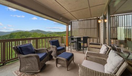 Three-Bedroom Holiday Home 