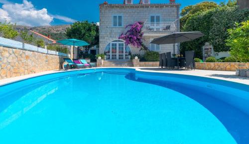 Five Bedroom Villa with Private Pool