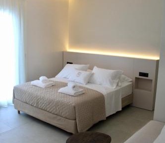 Deluxe Double Room with Balcony and Sea View