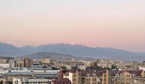 Apartment with Mountain View