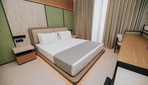 Deluxe Double Room with Side Sea View