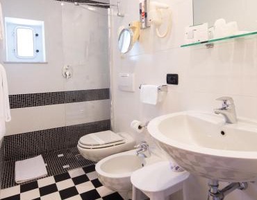 Double or Twin Room with Partial Sea View