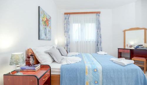 One-Bedroom Premier Apartment