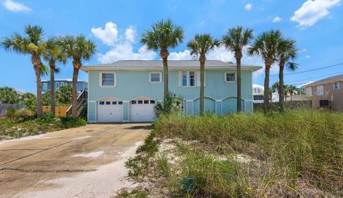 Three-Bedroom Holiday Home 