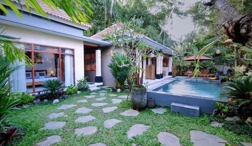 Villa with Garden View