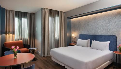 Family Adjoining Room (2 Adults + 2 Children)