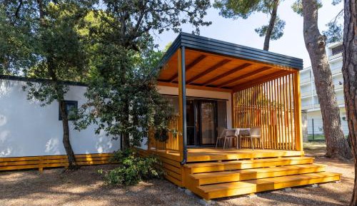 Deluxe One-Bedroom Mobile Home with Terrace