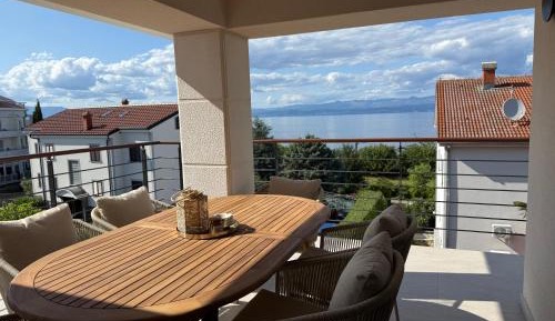 Family Two-Bedroom Apartment with View
