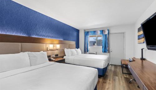 Queen Room with Two Queen Beds with Balcony