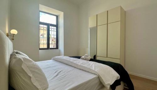 Deluxe One-Bedroom Apartment