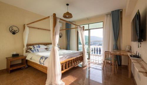 Family Room with Side Sea View