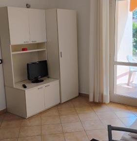 One-Bedroom Apartment with Garden View