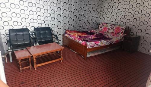 Deluxe Room (2 Adults + 1 Child)