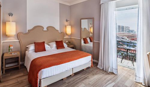 Deluxe Double or Twin Room with Vesuvio View