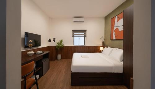 Deluxe Queen Room