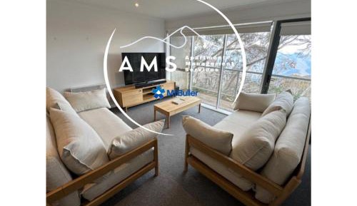 Apartment with Mountain View