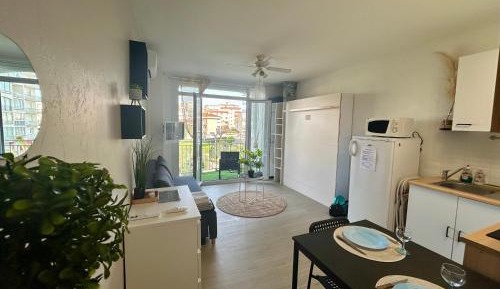 Studio Apartment with One Double Bed