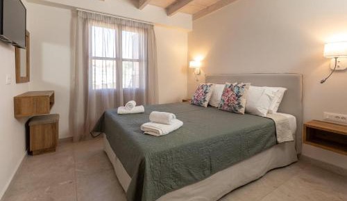 One-Bedroom Apartment with Sea View and Balcony