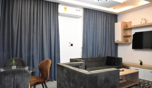 Two-Bedroom Deluxe Apartment with Balcony